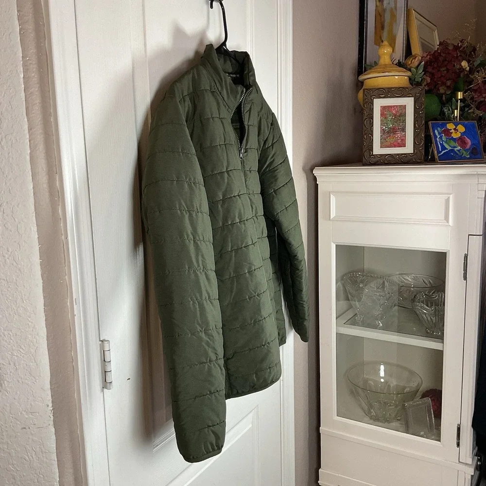 Voyager Men's Medium Green Puffer Coat Zip Front Collared‎ Jacket